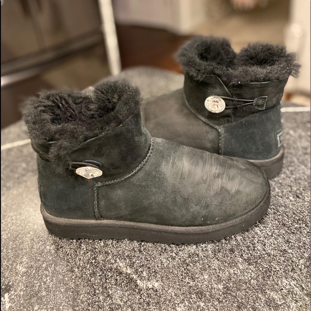 Black Mini Bailey Uggs Swarovski crystal button